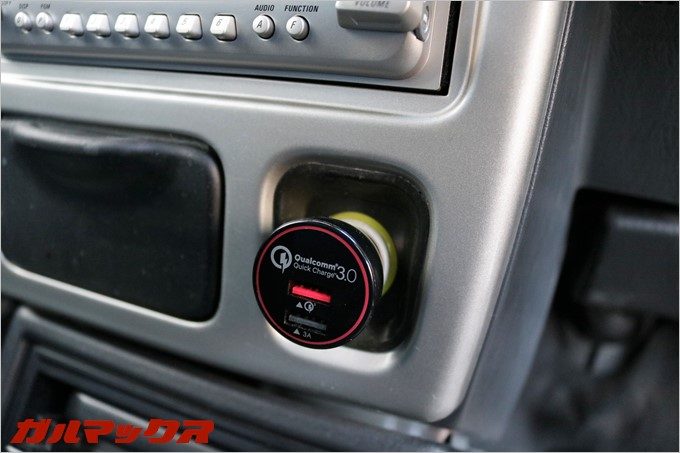 車に挿しても光りません。