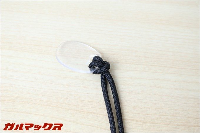 ケースを開けるキーはストラップにつけておくと無くしません。