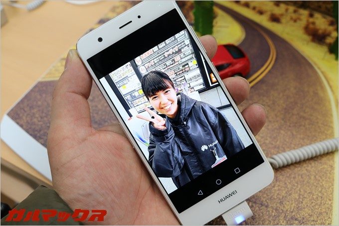 HUAWEIタッチ&トライでは知識豊富なスタッフさんが常駐しています。