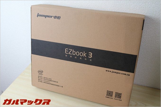 配送用の箱の中にJumper Ezbook 3のパッケージが入っています。