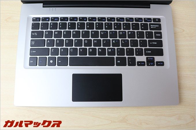 Jumper Ezbook 3のキーボード配列は少し特殊なので慣れが必要です。