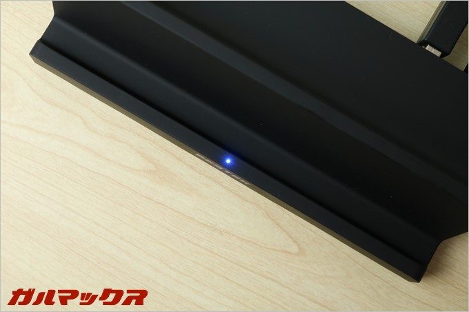 本体側にもブルーのランプが付いています。