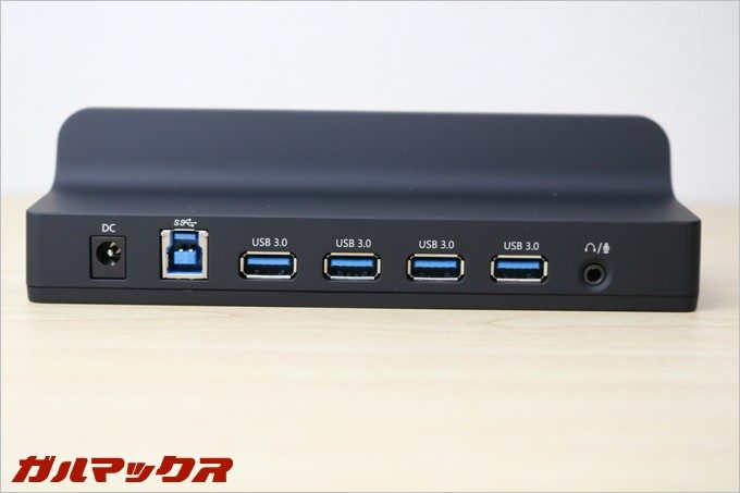 入力系統は本体背面に集中しています。