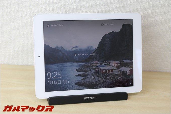 大型のタブレットもガッチリホールド出来るスタンドです。