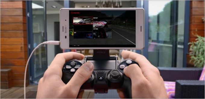 Xperia XZ PremiumはPS4と接続してディスプレイ代わりに利用可能です。