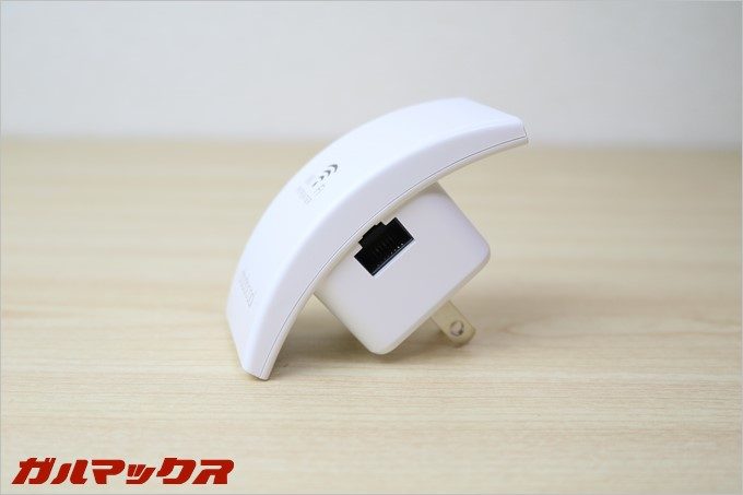 N300にはアクセスポイントモード利用時につかうLAN端子も備わっています。