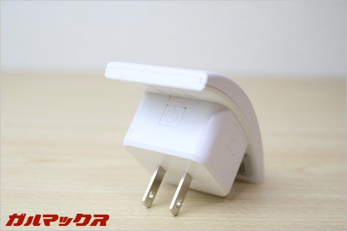 本体上部には電源ボタン。