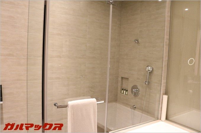 ハンブルハウス台北の客室は浴槽とシャワーが別となっています。