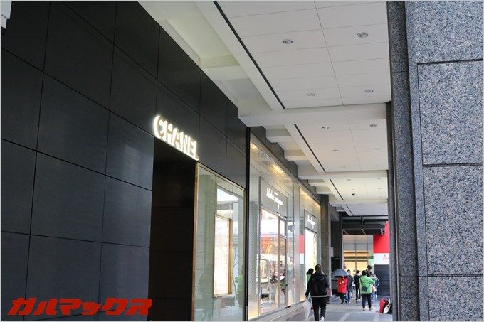 ハンブルハウス台北の近くには一流ブランド店が立ち並びます。