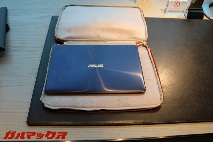 12.5型のZenBook3は余裕のよっちゃん。