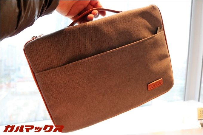 取っ手を引っ張るとカバンタイプに変わります。