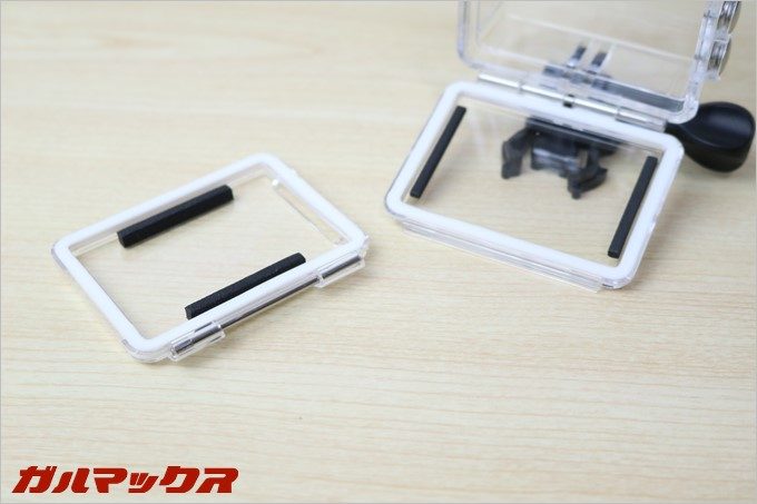 防水ケースのパッキンはバックカバーがまるごとワンセット付属しています。