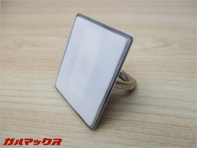 Finger Ringの粘着面はゲル状の粘着シートです。