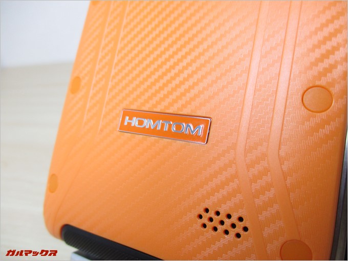 バックパネルにHOMTOMロゴ