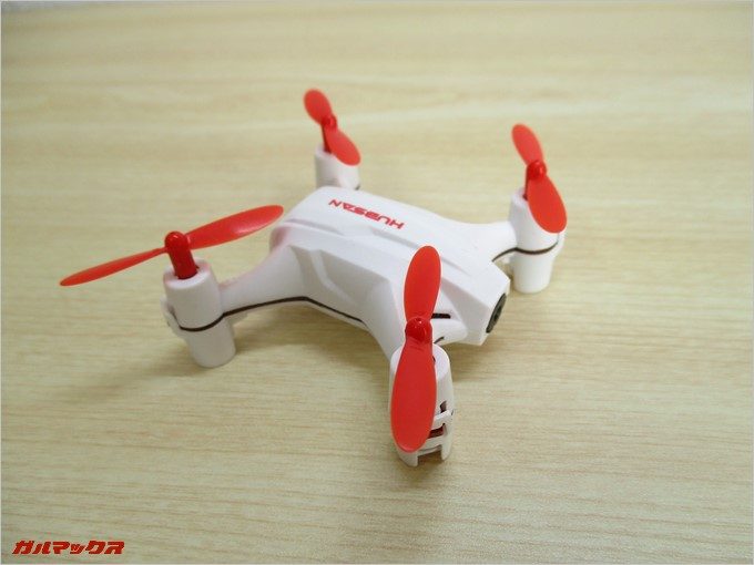 本体はHABUSANらしい赤とホワイトのカラーリング