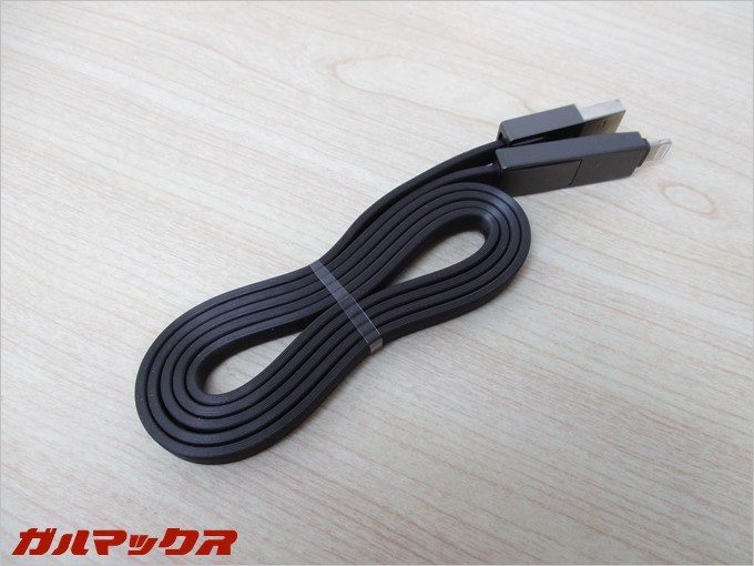 ケーブルは派手では無いのでビジネス用途でも利用可能です。