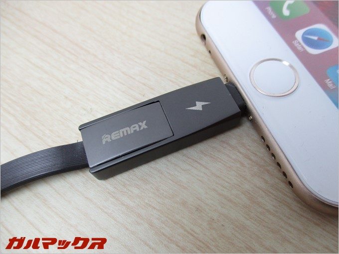 iPhoneにLightning端子で接続