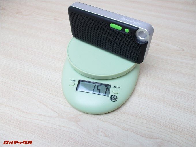 スマホと同じくらいの重量で軽量です。