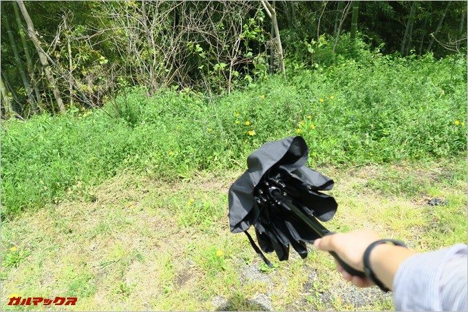 開いている時にボタンを押すと閉じます。