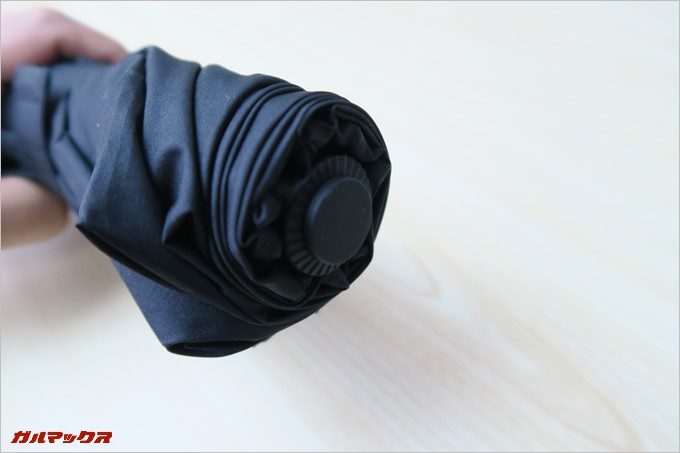 傘の先端は平らになっています。