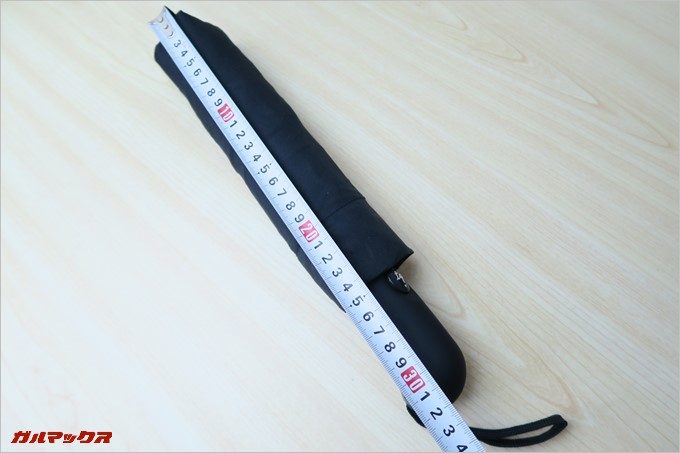 折り畳むと約32cmのコンパクトなサイズ