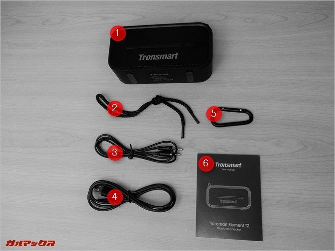 Tronsmart Element T2の同梱物にはカナビラや落下防止用の紐なども入っています。