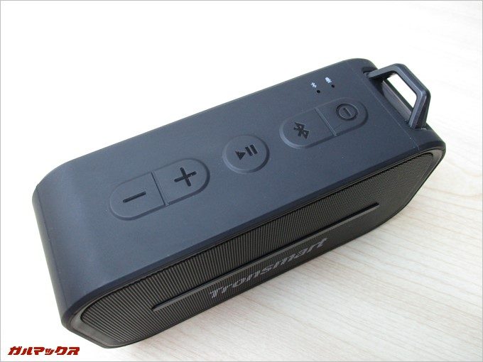 大きくクリック感のあるボタンは手袋をつけた状態の操作感を重視しているようです。