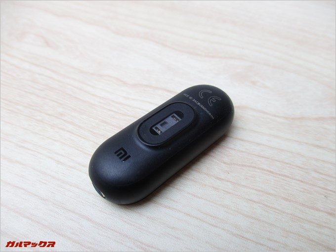 本体裏に心拍計が付いています。