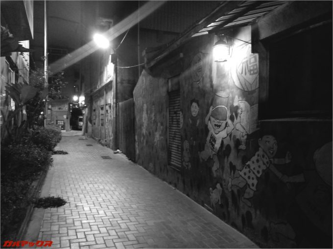 台湾の裏路地の落書き
