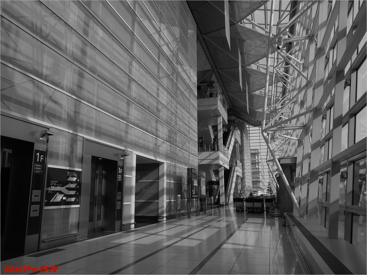 セントレア空港にてUMIDIGI Z PROでモノクロ撮影