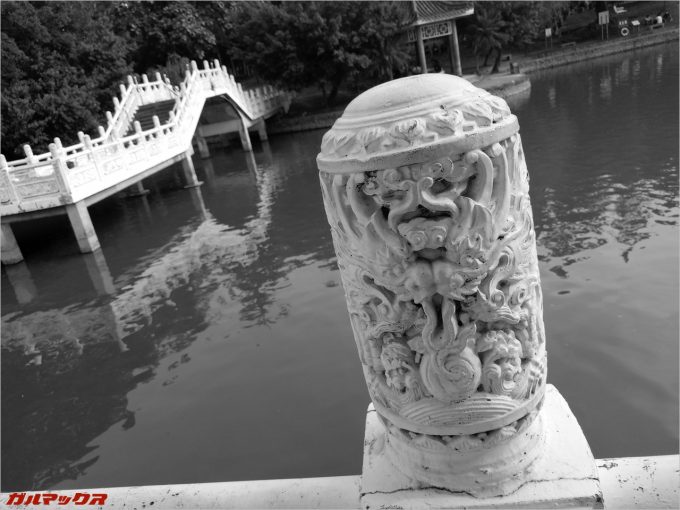 彫刻のようなオブジェを撮影