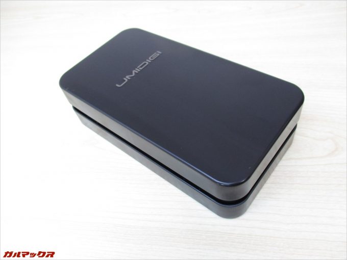UMIDIGI Z PROの外箱はアルミ缶仕様でした。