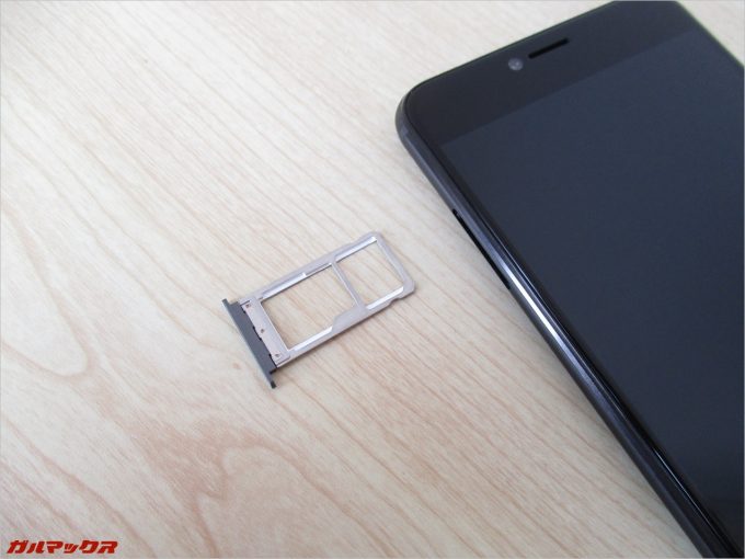 UMIDIGI Z PROのSIMトレイはNanoSIMが二枚ささりますが片側はMicroSDと共用なので注意。
