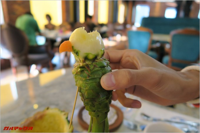 鳥さんの頭を食べたユキガミ氏