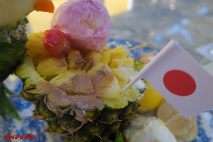 大量のパイナップルが入っていました。