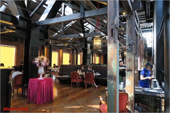 2階のレストランも超お洒落。