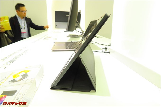 薄さはこんなもん。