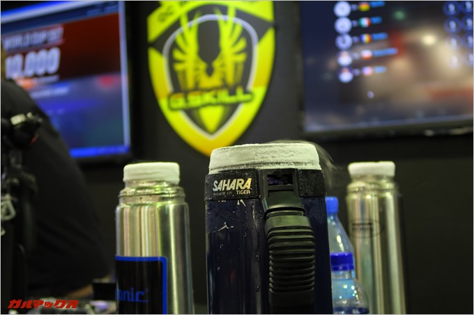 液体窒素から煙が出てる