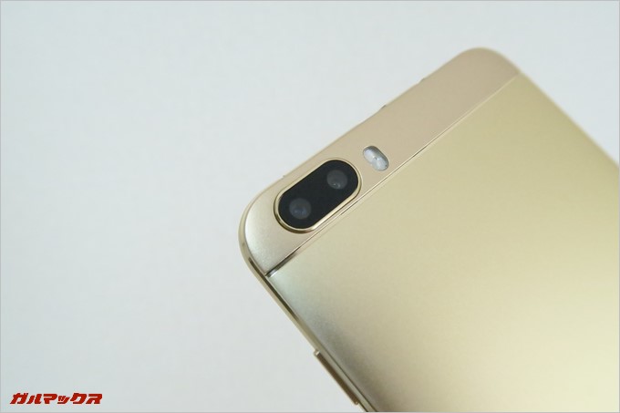 デュアルカメラの出っ張りは気にならない