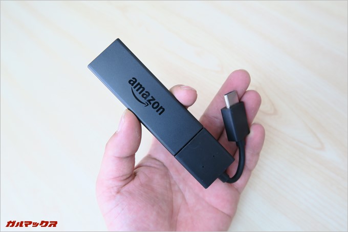 ぐにゃりと曲がる延長コードは直接挿す事が難しい場所で便利。