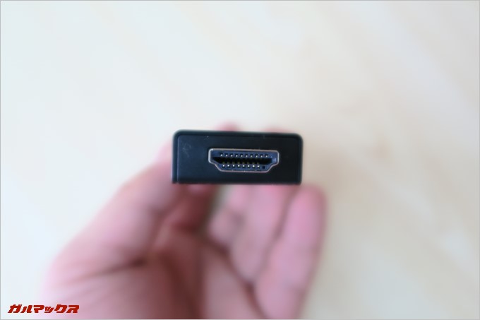 本体にはHDMI端子が直接生えてます。