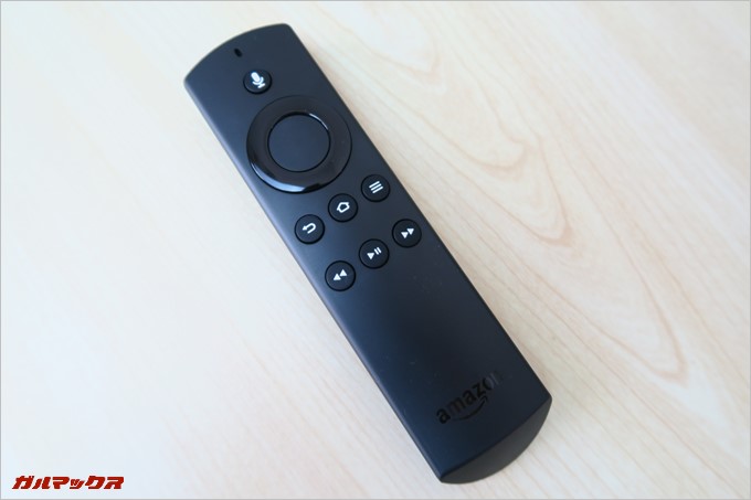 リモコンは音声認識機能も備えており、大きなカーソルと決定ボタンで直感的に操作可能です。