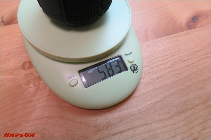 本体単体の重量は583g