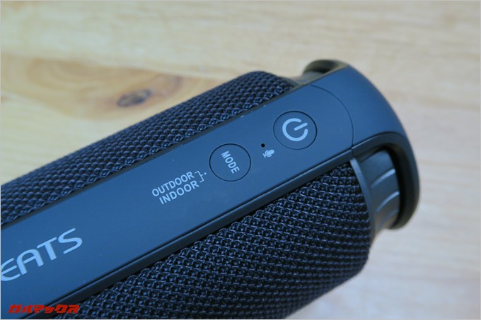 本体には電源ボタンとモード切り替えボタンが備わっています。