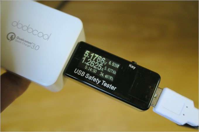 QualcommのQuickChage対応チャージャーでは5V/1.2A充電となった