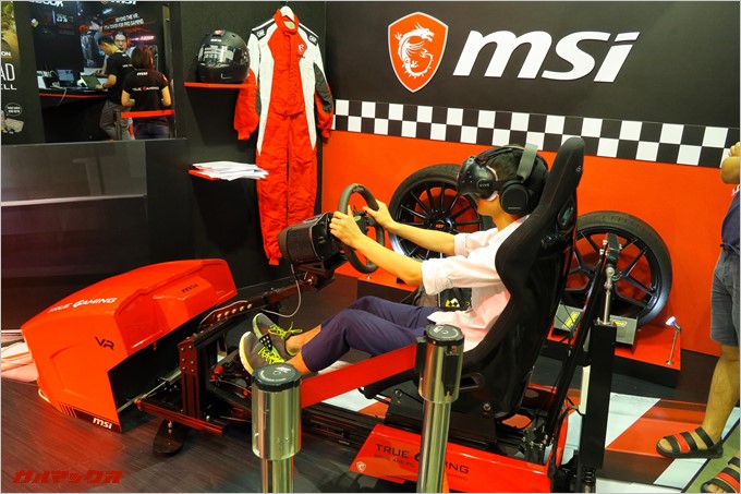 MSIのVRブースではレースゲームを展示