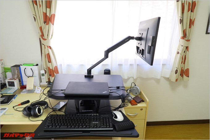 左右にも余裕で動かせる。