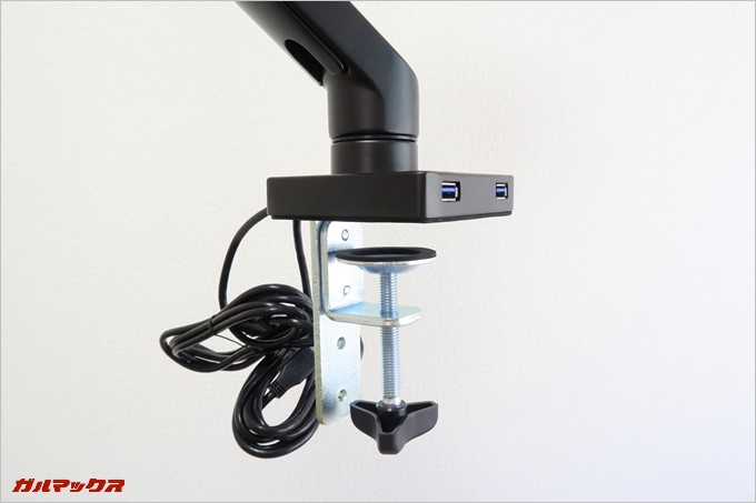 クランプ式は最大100ｍｍまでの天板に固定可能