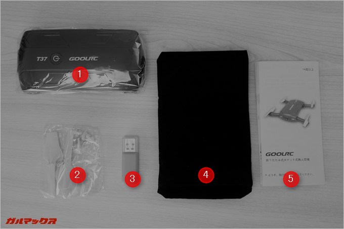 GOOLRC T37の同梱物は本体、バッテリー、スペアプロペラ、充電器、取扱説明書、そして持ち運びポーチが付属している