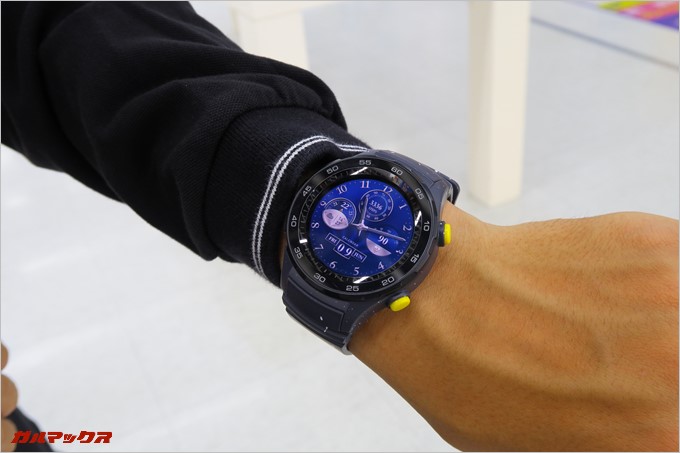 Huawei社員さんは最新端末で固められていた